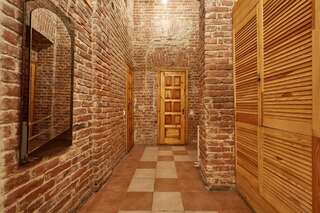 Хостелы Shelter хостел Львов Кровать в общем 8-местном номере-9