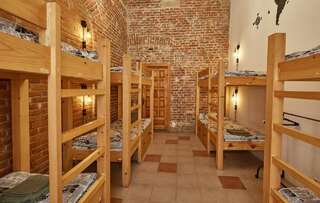 Хостелы Shelter хостел Львов Кровать в общем 8-местном номере-13