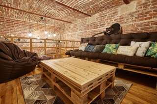 Хостелы Shelter хостел Львов Кровать в общем 8-местном номере-23