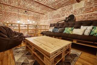 Хостелы Shelter хостел Львов Кровать в общем 8-местном номере-4